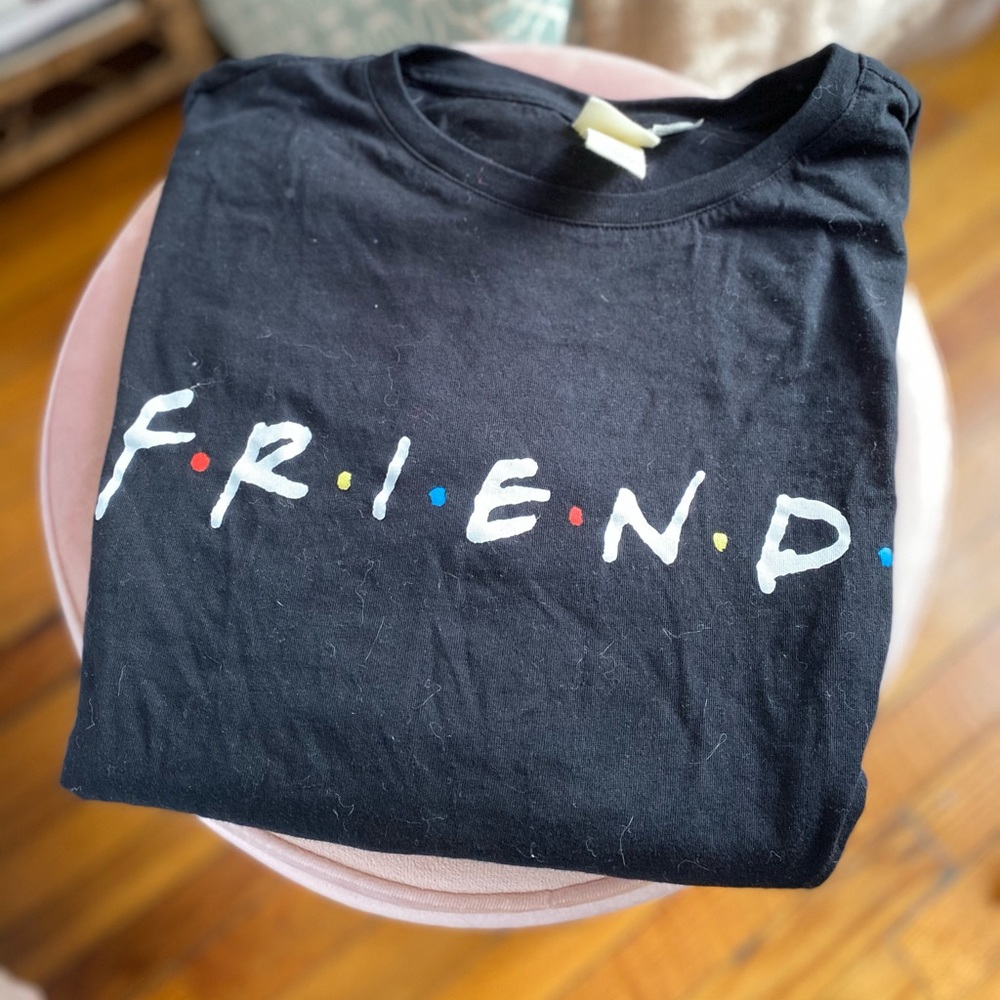 FRIENDS Black T-shirt 🥰 3 items for $20✌🏼
